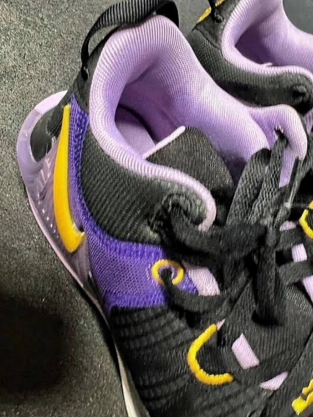 Nike LeBron Witness 5 'Lakers' Kids Sneakers Black & Purple